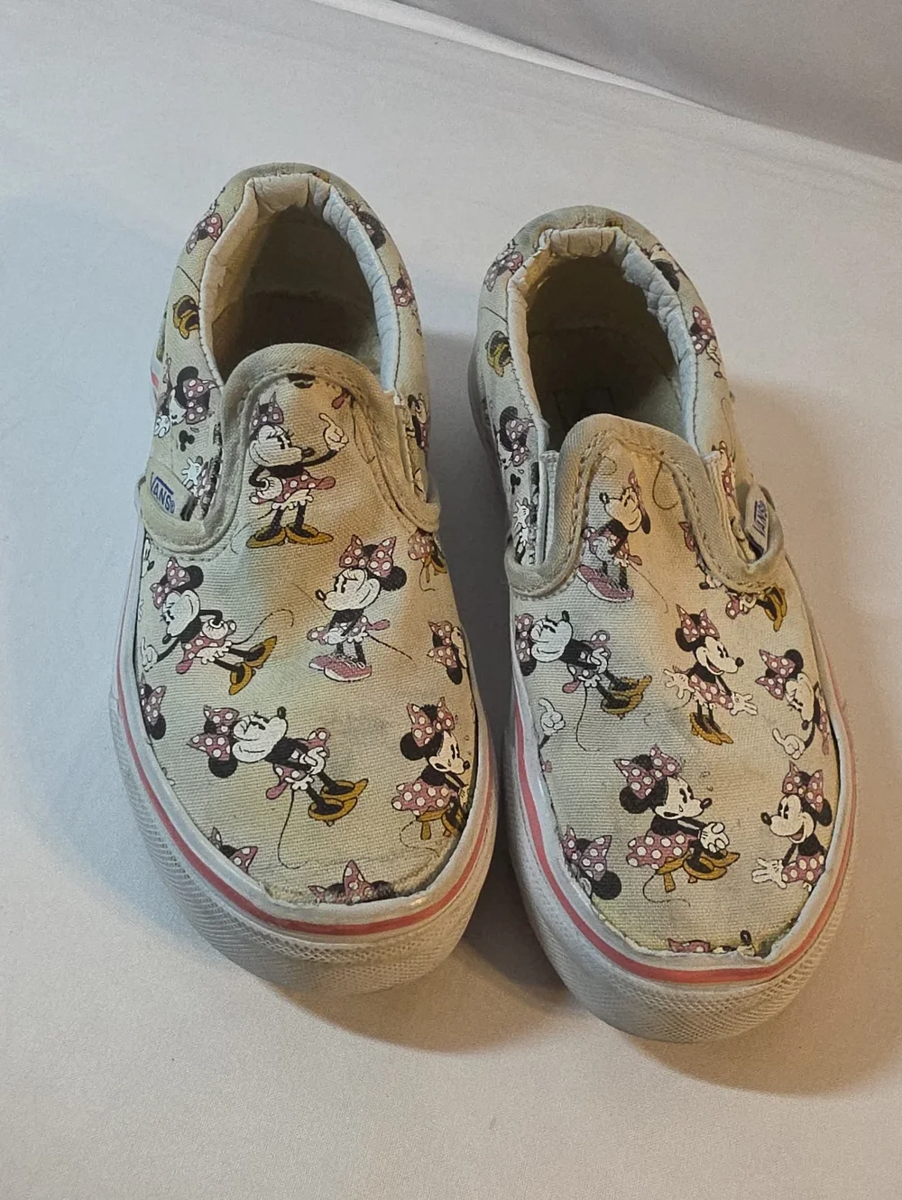 Vans Kids Slip-On Sneakers with Minnie Mouse Print in Cream, Pink and Black